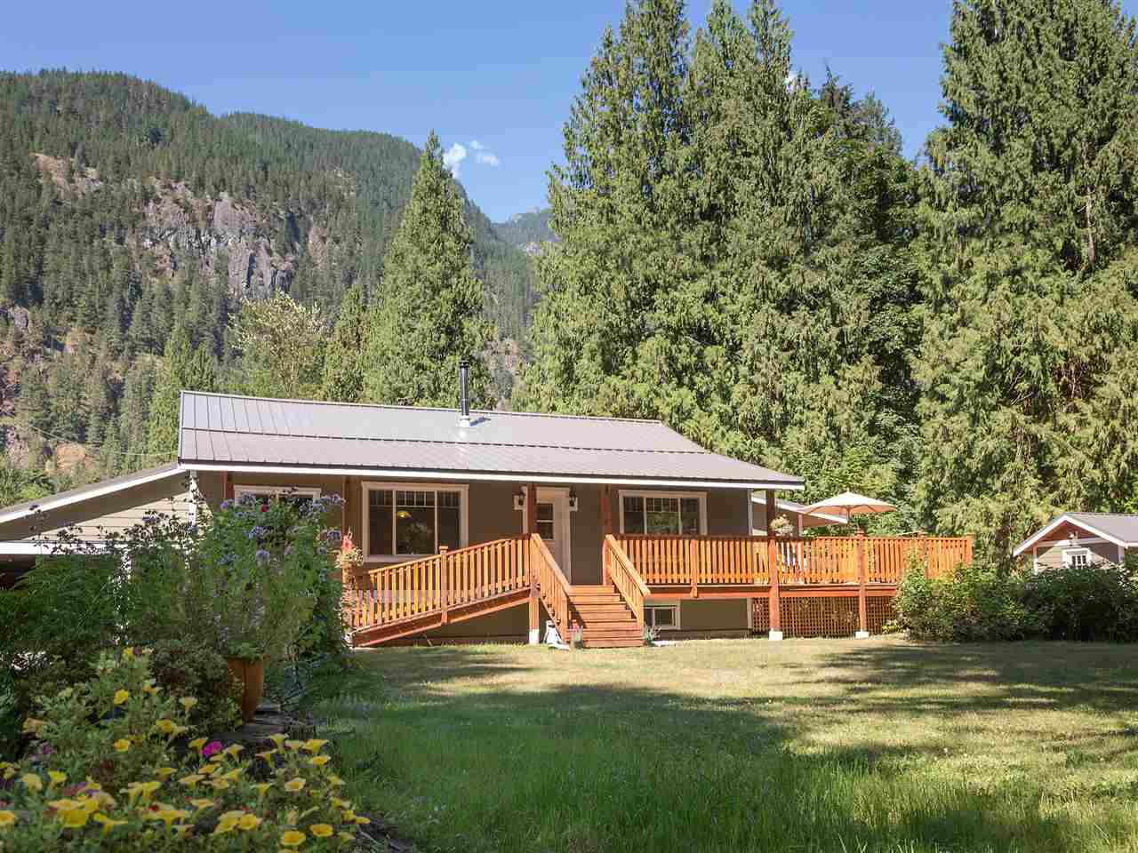 Main Photo: 14848 SQUAMISH VALLEY ROAD in Squamish: Upper Squamish House for sale : MLS®# R2193878