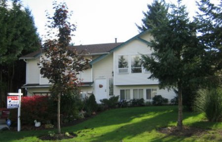 Main Photo: 15664 98 Avenue, Surrey: House for sale (Guildford) : MLS®# F2426634