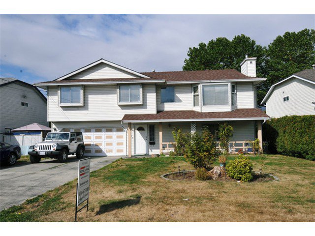 Main Photo: 20079 Wanstead Street: House for sale : MLS®# V974642