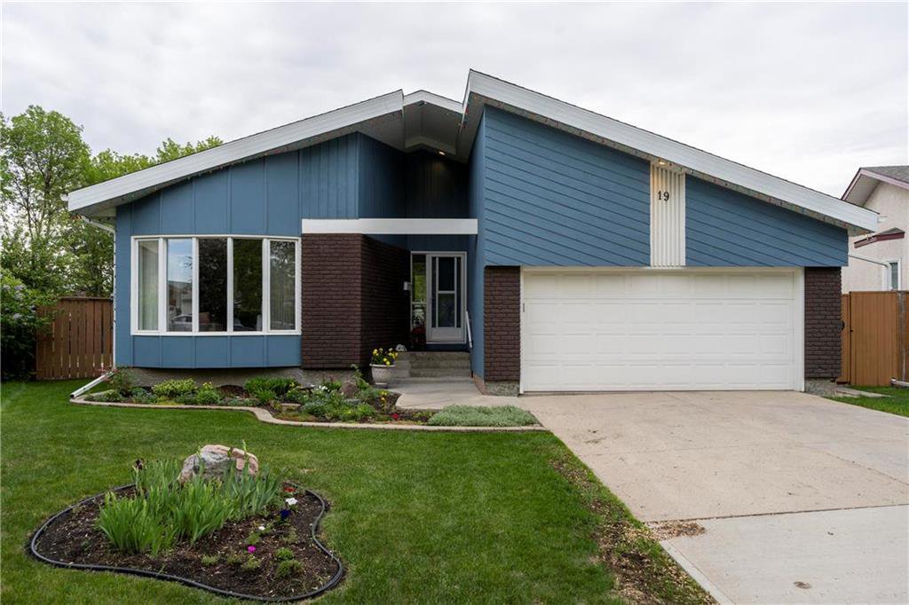 Main Photo: 19 Willis Wyatt Place in Winnipeg: Kildonan Meadows Residential for sale (3K) : MLS®# 202012362