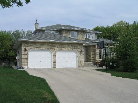 Main Photo: 19 Allan Rouse Cove: Residential for sale (Algonquin Estates) : MLS®# 2608101