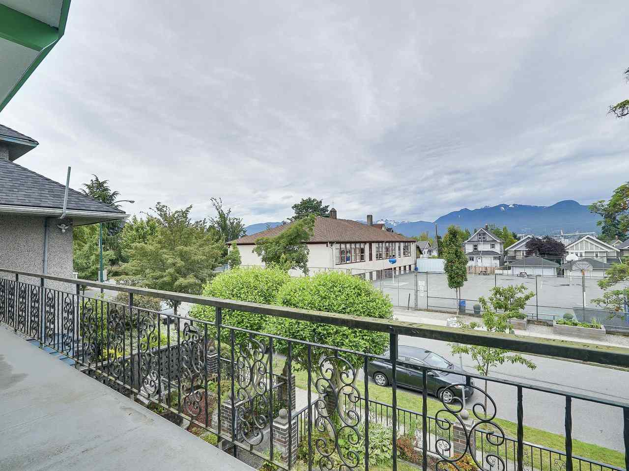 Main Photo: 1928 VENABLES STREET in Vancouver: Grandview VE House for sale (Vancouver East) : MLS®# R2180121