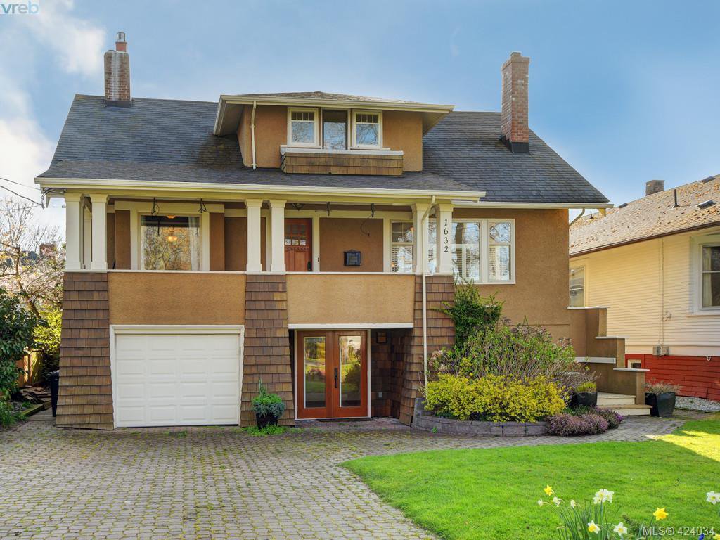 Main Photo: 1632 Hollywood Cres in VICTORIA: Vi Fairfield East House for sale (Victoria) : MLS®# 837453