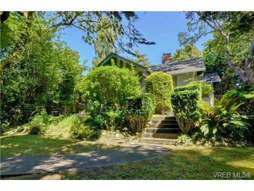 Main Photo: 577 Transit Rd in VICTORIA: OB South Oak Bay House for sale (Oak Bay) : MLS®# 737648
