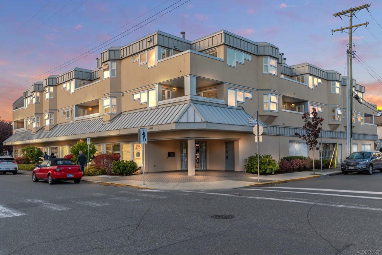 Main Photo: 204 2490 Bevan Ave in : Si Sidney South-East Condo for sale (Sidney) : MLS®# 856667