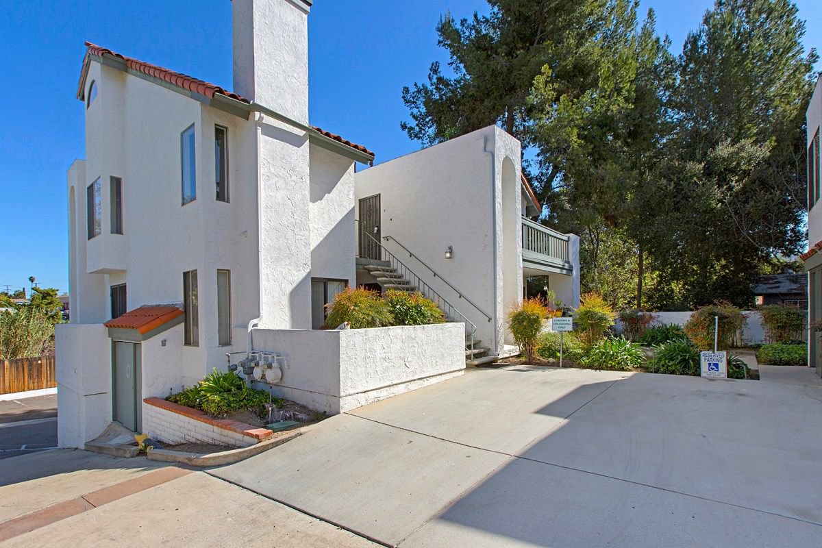 This unit is an upstairs VIEW unit with two balconies for light and fresh breezes, great palm tree views off of the living room and kitchen and master! Covered assigned parking is under the building...but look at two loading spots right near your door!