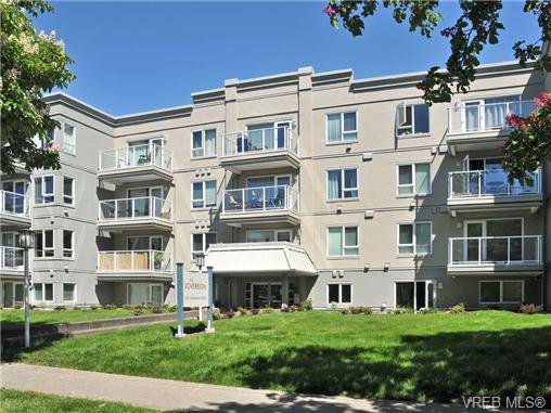 Main Photo: 303 2647 Graham St in VICTORIA: Vi Hillside Condo for sale (Victoria) : MLS®# 698000