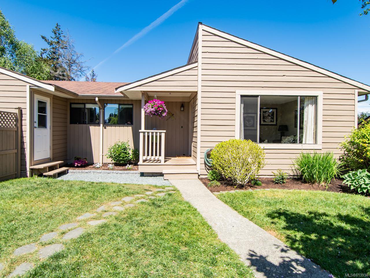 Main Photo: 2860B Country Close in CAMPBELL RIVER: CR Willow Point Half Duplex for sale (Campbell River) : MLS®# 813934
