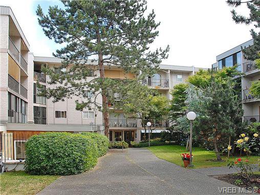 Main Photo: 314 3225 Eldon Pl in VICTORIA: SW Rudd Park Condo Apartment for sale (Saanich West) : MLS®# 684850