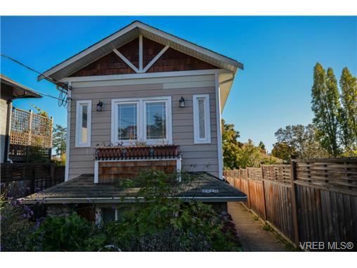 Main Photo: 2879 Inez Drive in VICTORIA: SW Gorge Residential for sale (Saanich West) : MLS®# 329704