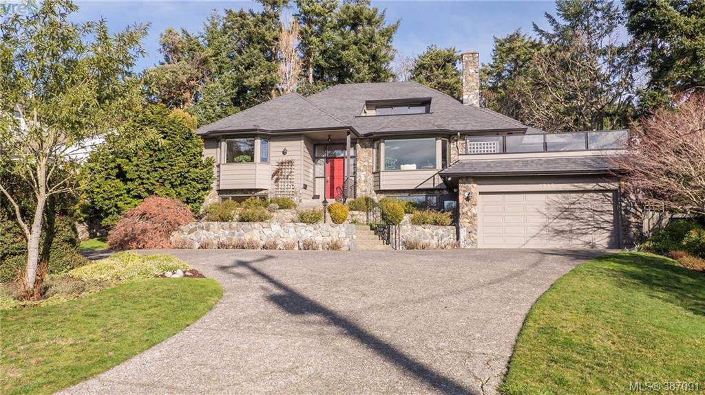 Main Photo: 2946 Tudor Avenue in VICTORIA: SE Ten Mile Point Single Family Detached for sale (Saanich East) : MLS®# 387091