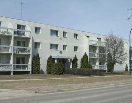 Main Photo: 204-65 Min St.: Condominium for sale (Canada) : MLS®# 2817854