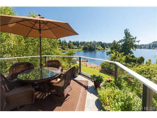 Main Photo: 1190 Waterlily Lane in VICTORIA: La Glen Lake House for sale (Langford) : MLS®# 704376
