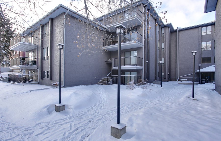 Main Photo: 106 819 4A Street NE in Regal Manor: Apartment for sale : MLS®# C3611396