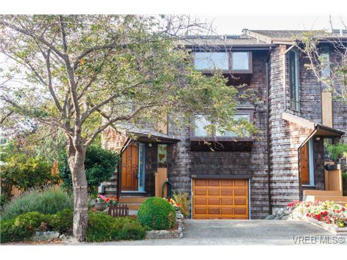 Main Photo: 911 Oliphant Ave in VICTORIA: Vi Fairfield West Row/Townhouse for sale (Victoria) : MLS®# 711126