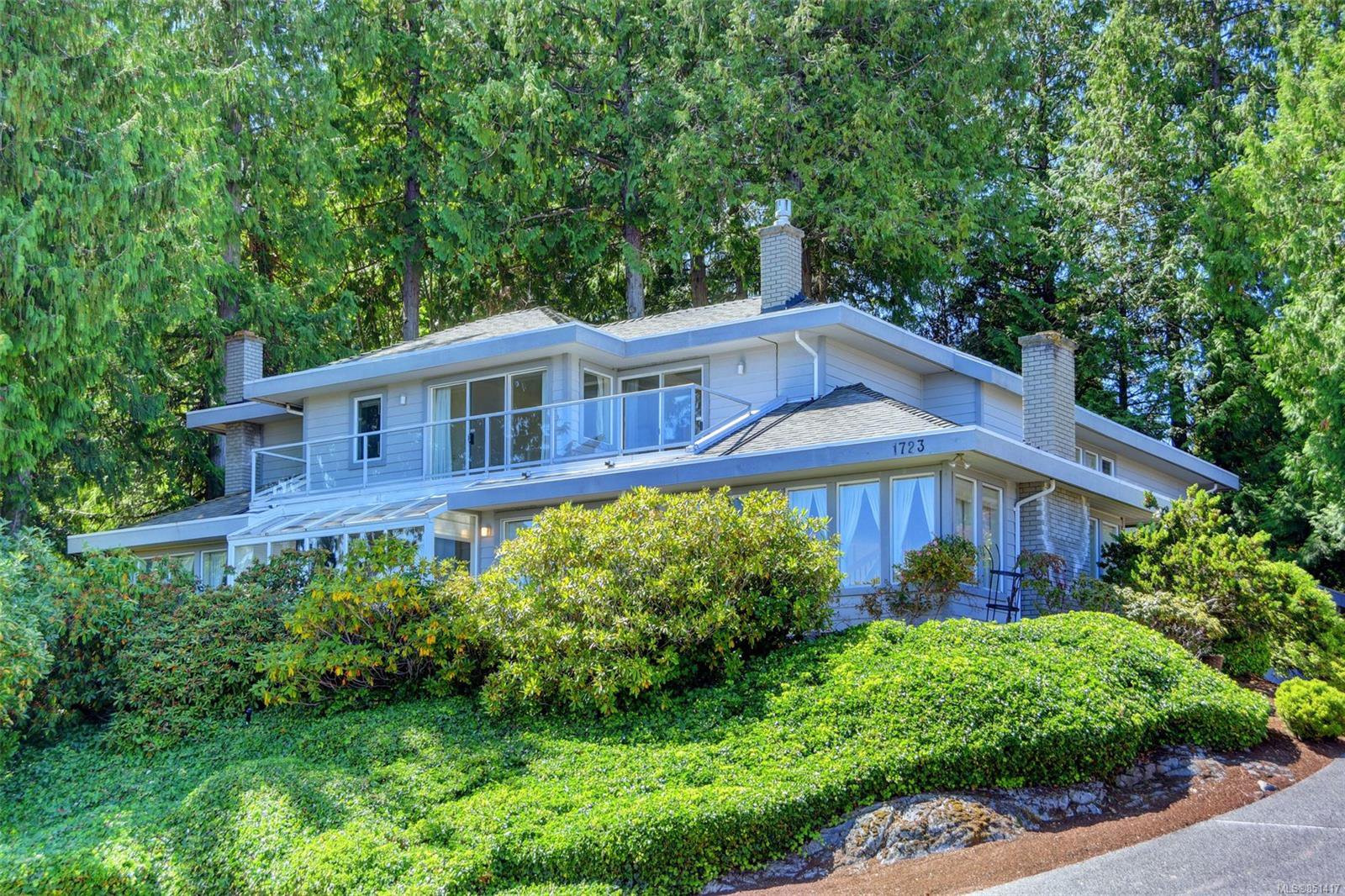 Main Photo: 1723 Mayneview Terr in : NS Dean Park House for sale (North Saanich) : MLS®# 851417