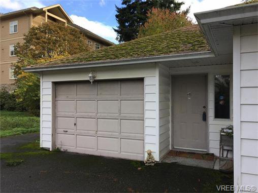 Main Photo: 826 Hockley Avenue in VICTORIA: La Langford Proper Strata Duplex Unit for sale (Langford) : MLS®# 371577