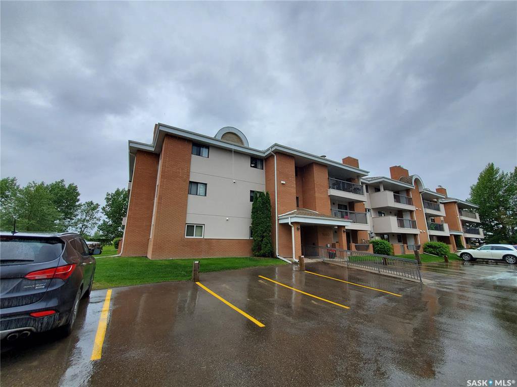 Main Photo: 124 209C Cree Place in Saskatoon: Lawson Heights Residential for sale : MLS®# SK777399