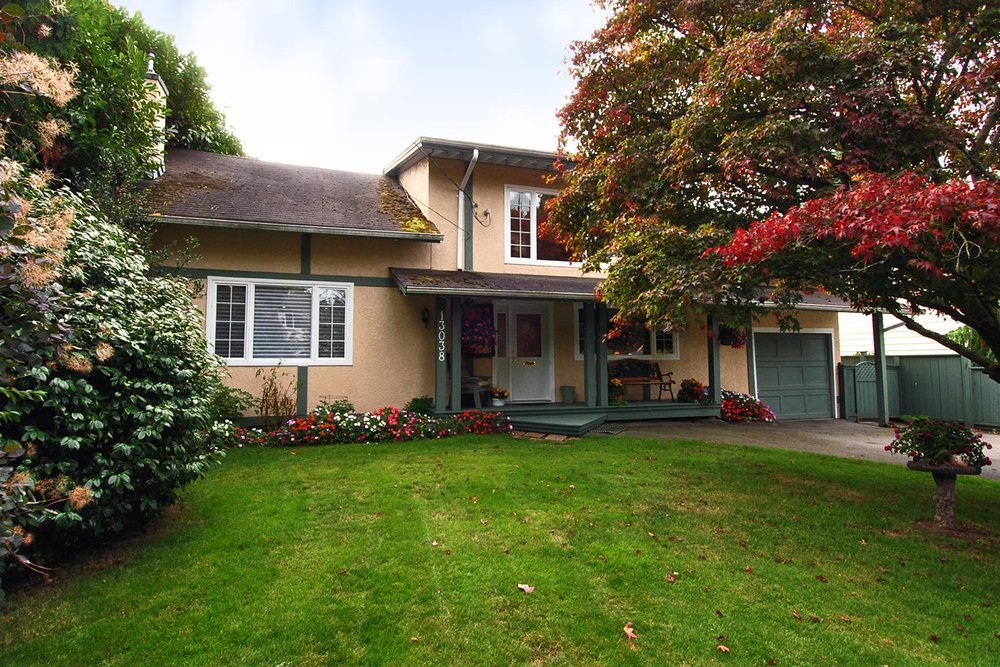 Main Photo: 13038 15A Avenue in South Surrey: Home for sale : MLS®# F2922192