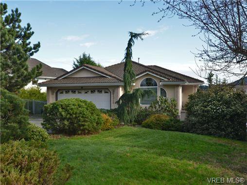 Main Photo: 2319 Evelyn Hts in VICTORIA: VR Hospital Single Family Detached for sale (View Royal) : MLS®# 692691