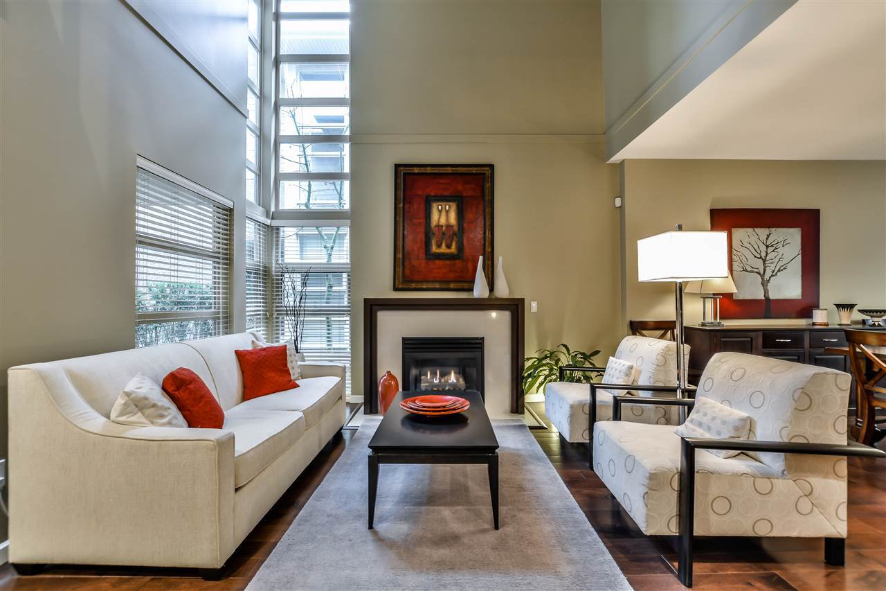 Main Photo: 2 3750 EDGEMONT BOULEVARD in North Vancouver: Edgemont Townhouse for sale : MLS®# R2152238