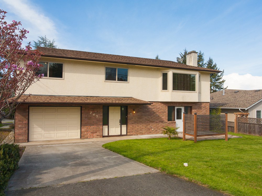 Main Photo: 243 Moss Ave in Parksville: House for sale : MLS®# 389769