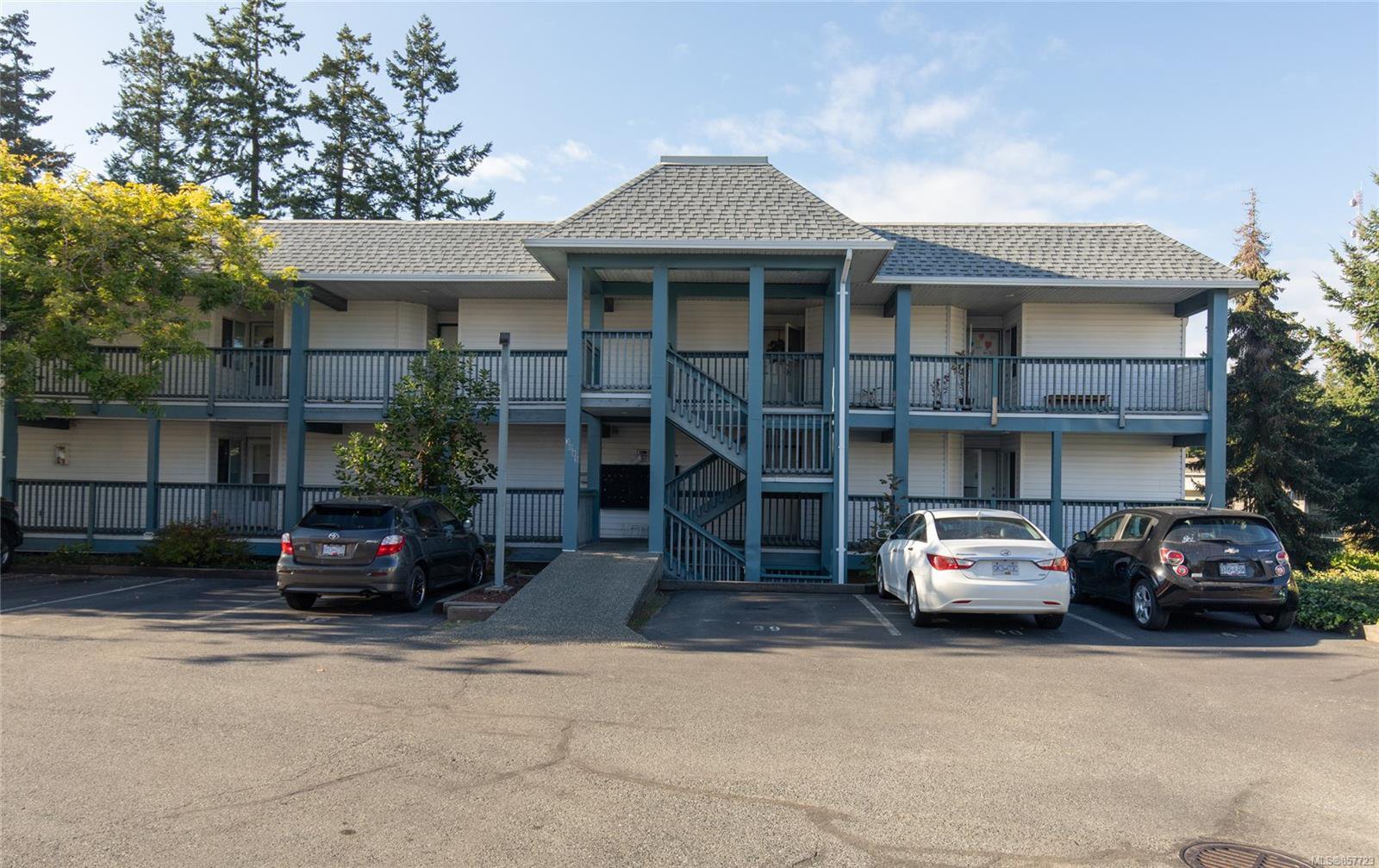Main Photo: 106 3089 Barons Rd in : Na Uplands Condo for sale (Nanaimo) : MLS®# 857723