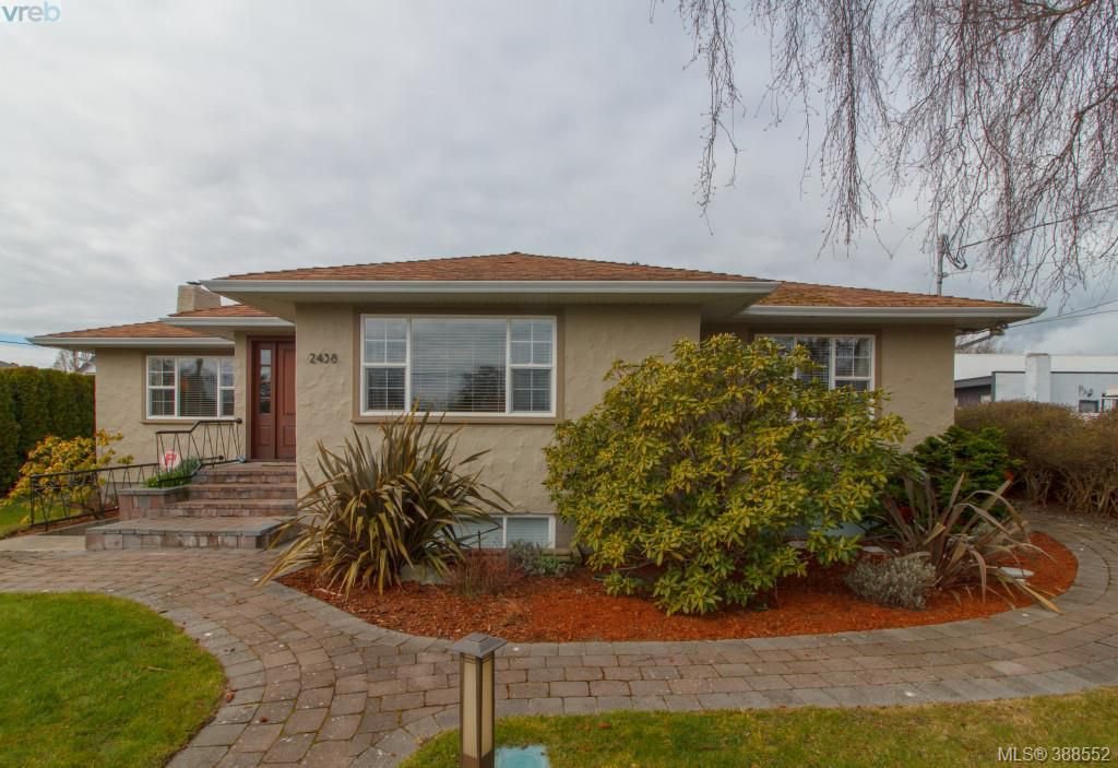 Main Photo: 2438 Dunlevy Street in VICTORIA: OB Estevan Single Family Detached for sale (Oak Bay) : MLS®# 388552