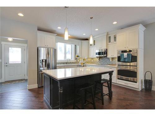 Main Photo: 30 Granlea Place SW in Calgary: Bungalow for sale : MLS®# C3594366