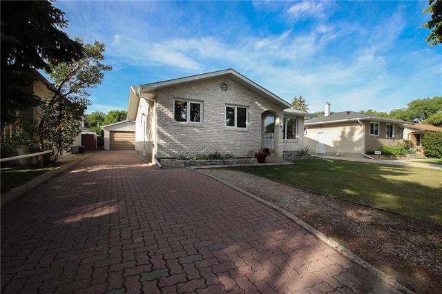 Main Photo: 484 Paufeld Drive in Winnipeg: North Kildonan Residential for sale (3F) : MLS®# 1922936