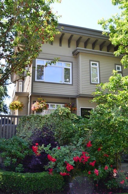 Main Photo: 1 119 E. 6th Street in Carriage Gate Lane: Lower Lonsdale Home for sale ()