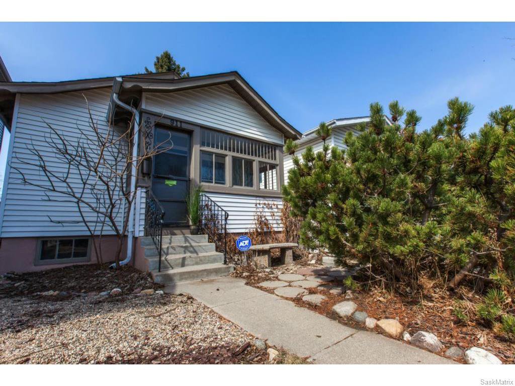 Main Photo: 911 F Avenue North in Saskatoon: Caswell Hill Single Family Dwelling for sale (Saskatoon Area 04) : MLS®# 604471