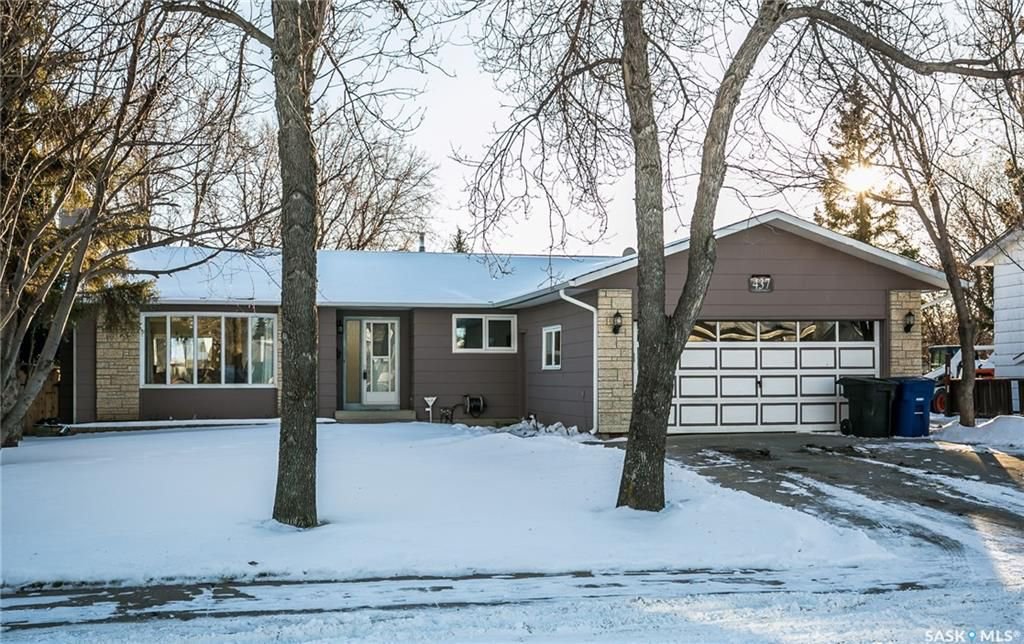 Main Photo: 437 COCKBURN Crescent in Saskatoon: Pacific Heights Residential for sale : MLS®# SK713617