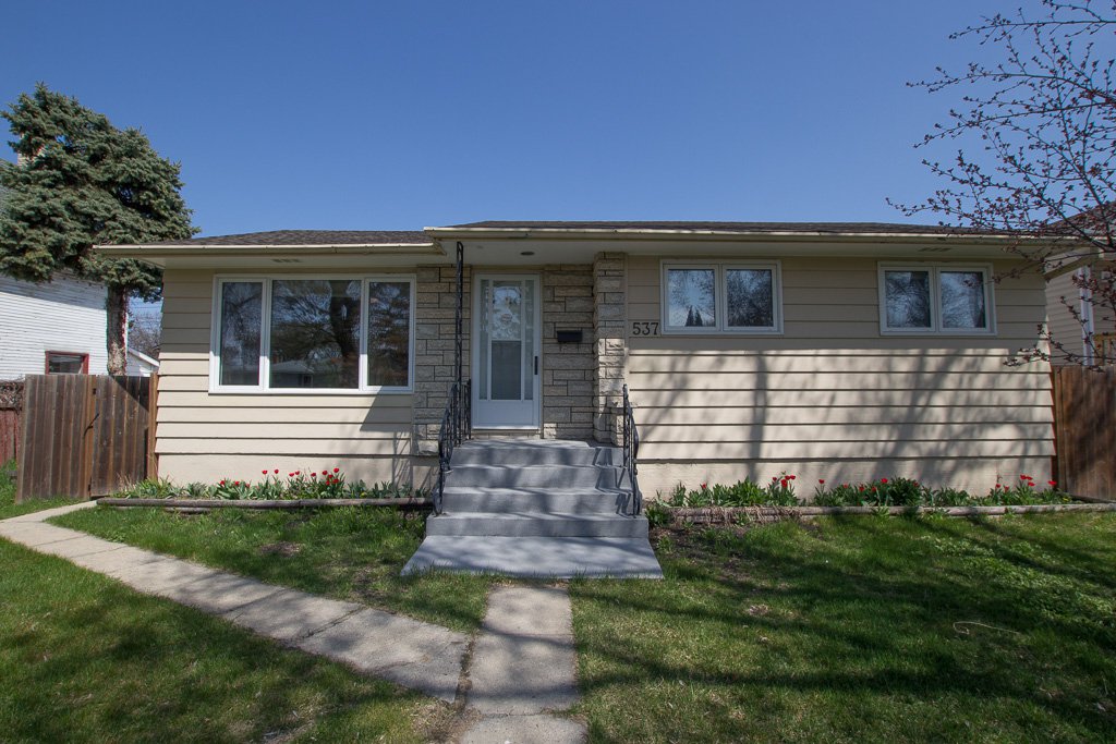 Main Photo: 537 East Victoria Avenue in Winnipeg: East Transcona House for sale (3M) : MLS®# 1910502