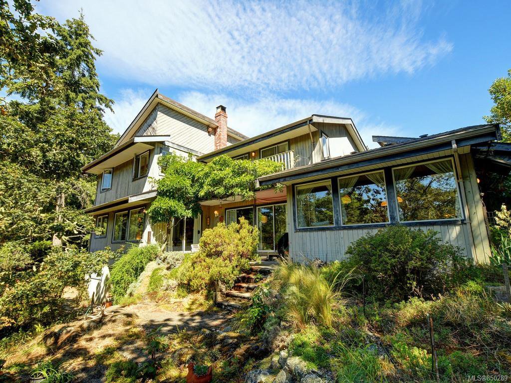 Main Photo: 1717 Woodsend Dr in : SW Prospect Lake Single Family Detached for sale (Saanich West) : MLS®# 850289