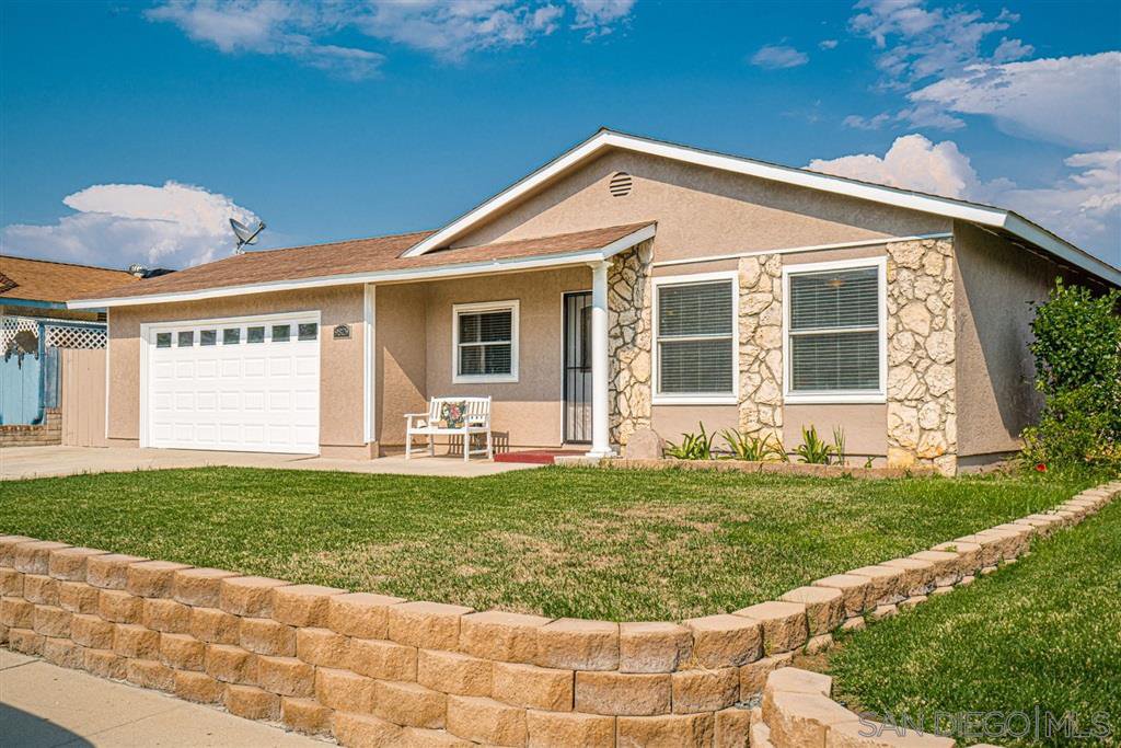 Main Photo: SANTEE House for sale : 4 bedrooms : 9829 Bilteer Drive