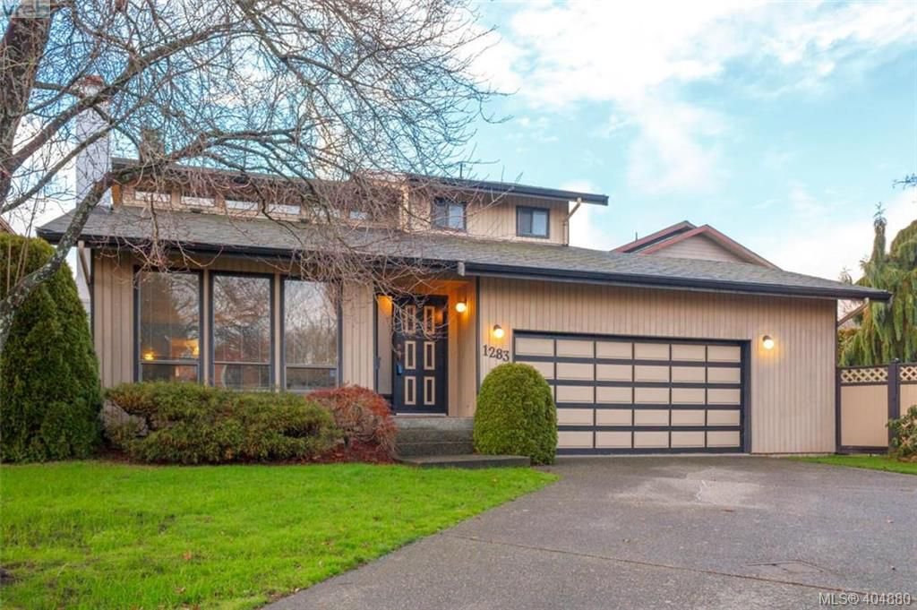 Main Photo: 1283 Santa Maria Pl in VICTORIA: SW Strawberry Vale House for sale (Saanich West) : MLS®# 804520