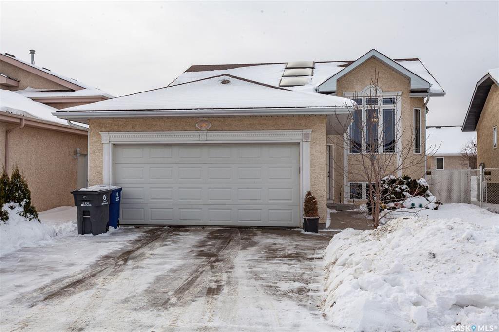 Main Photo: 643 Guenter Crescent in Saskatoon: Arbor Creek Residential for sale : MLS®# SK797818