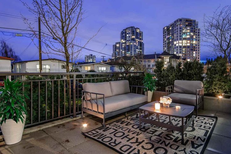Main Photo: 5520 E Ormidale Street in Vancouver: Townhouse for sale : MLS®# R2231237