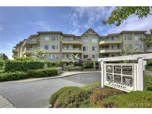 Main Photo: 207 3700 Carey Rd in VICTORIA: SW Gateway Condo for sale (Saanich West) : MLS®# 733066