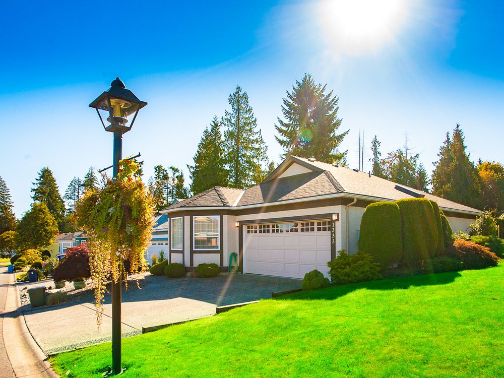 Main Photo: 1333 Leeward Way in Qualicum Beach: House for sale