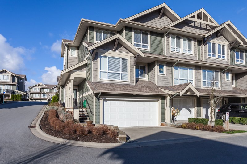 Main Photo: 44 7848 170 STREET in VANTAGE: Fleetwood Tynehead Home for sale () : MLS®# R2124050