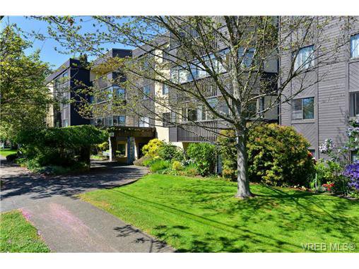Main Photo: 404 1012 Collinson St in VICTORIA: Vi Fairfield West Condo for sale (Victoria) : MLS®# 728827