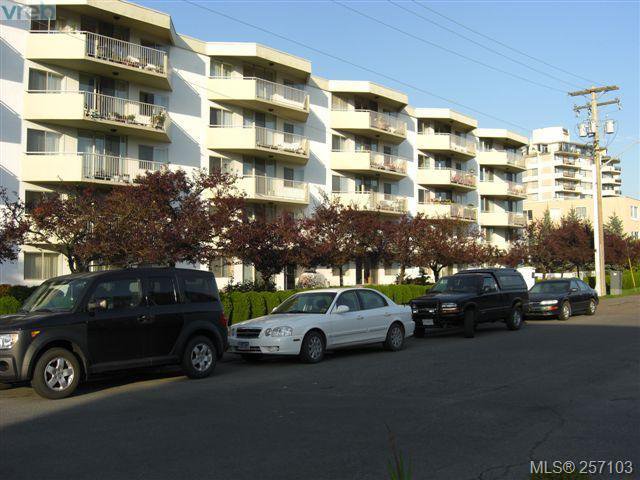 Main Photo: 101 1148 Goodwin St in VICTORIA: OB South Oak Bay Condo Apartment for sale (Oak Bay) : MLS®# 490596