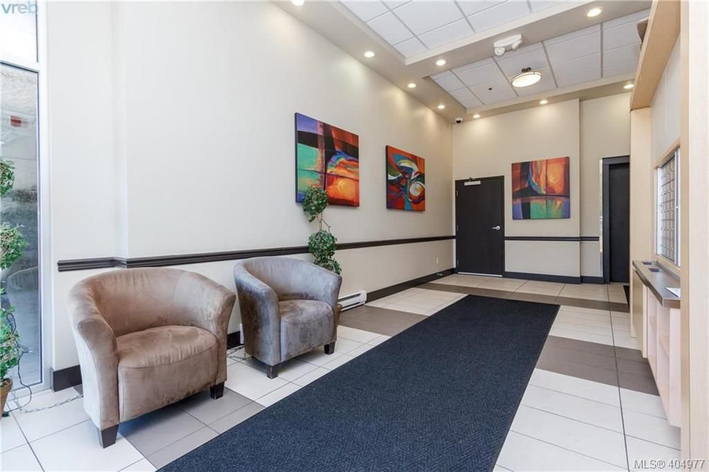Main Photo: 213 844 Goldstream Ave in VICTORIA: La Langford Proper Condo for sale (Langford) : MLS®# 804708