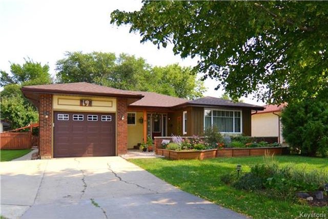 Main Photo: 19 Ryerson Avenue in Winnipeg: Fort Richmond Residential for sale (1K) : MLS®# 1721656