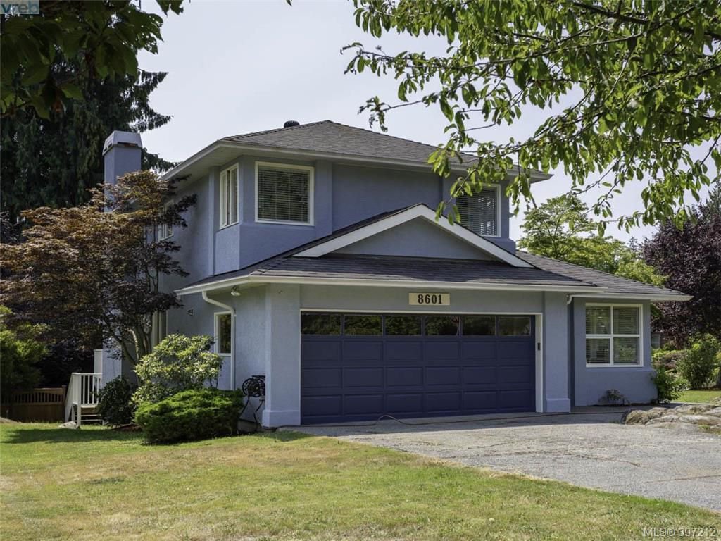 Main Photo: 8601 E Echo Pl in NORTH SAANICH: NS Dean Park House for sale (North Saanich) : MLS®# 794571