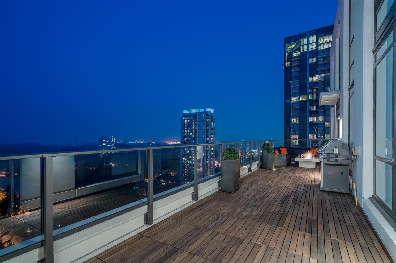 Main Photo: 2902 3007 GLEN DRIVE in Coquitlam: North Coquitlam Condo for sale : MLS®# R2199284