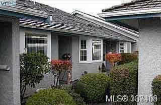 Main Photo: 45 2070 Amelia Avenue in SIDNEY: Si Sidney South-West Townhouse for sale (Sidney) : MLS®# 387498