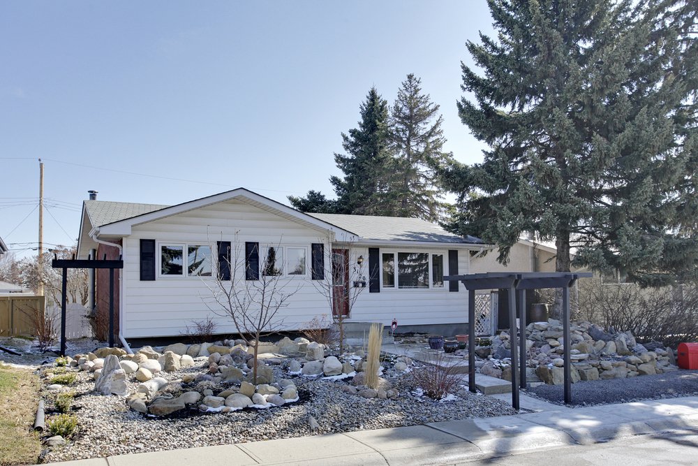 Main Photo: 3120 Rae Crescent SE in Calgary: House for sale : MLS®# C4005511